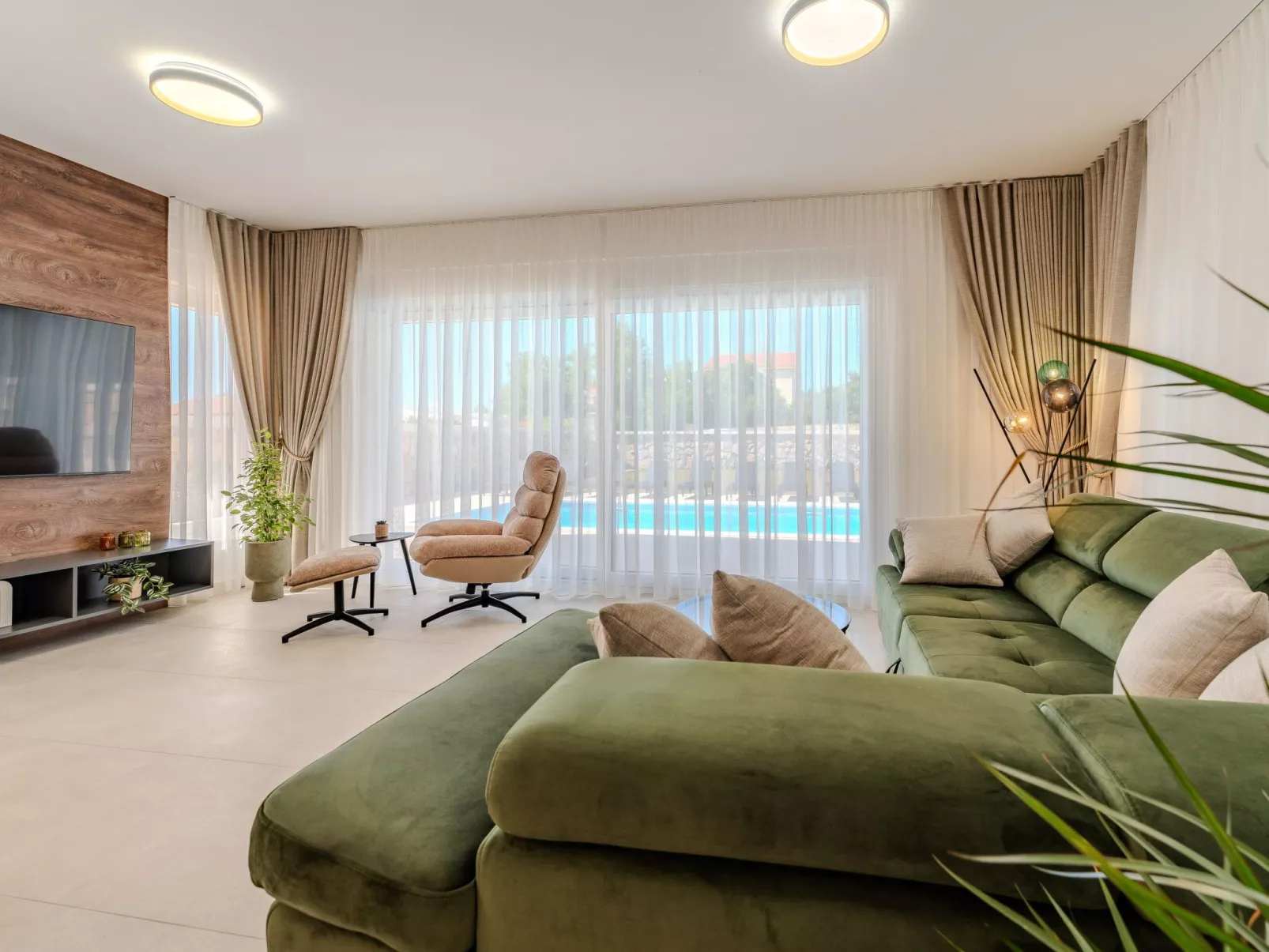 Neue Luxusvilla mit Pool - Agentur TA Leut-Drinnen