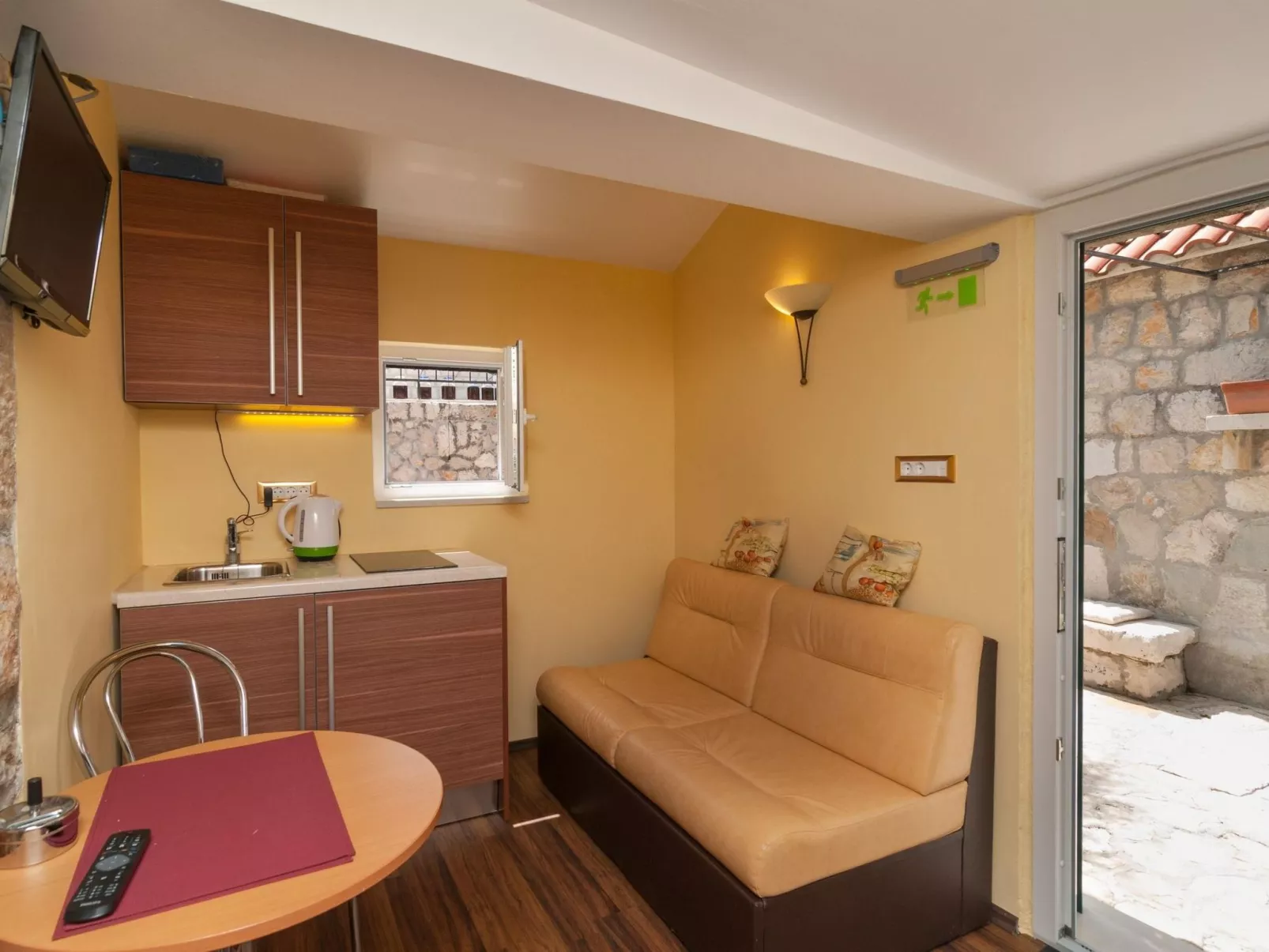 Große Ferienwohnung in Omiš mit Privatem Balkon