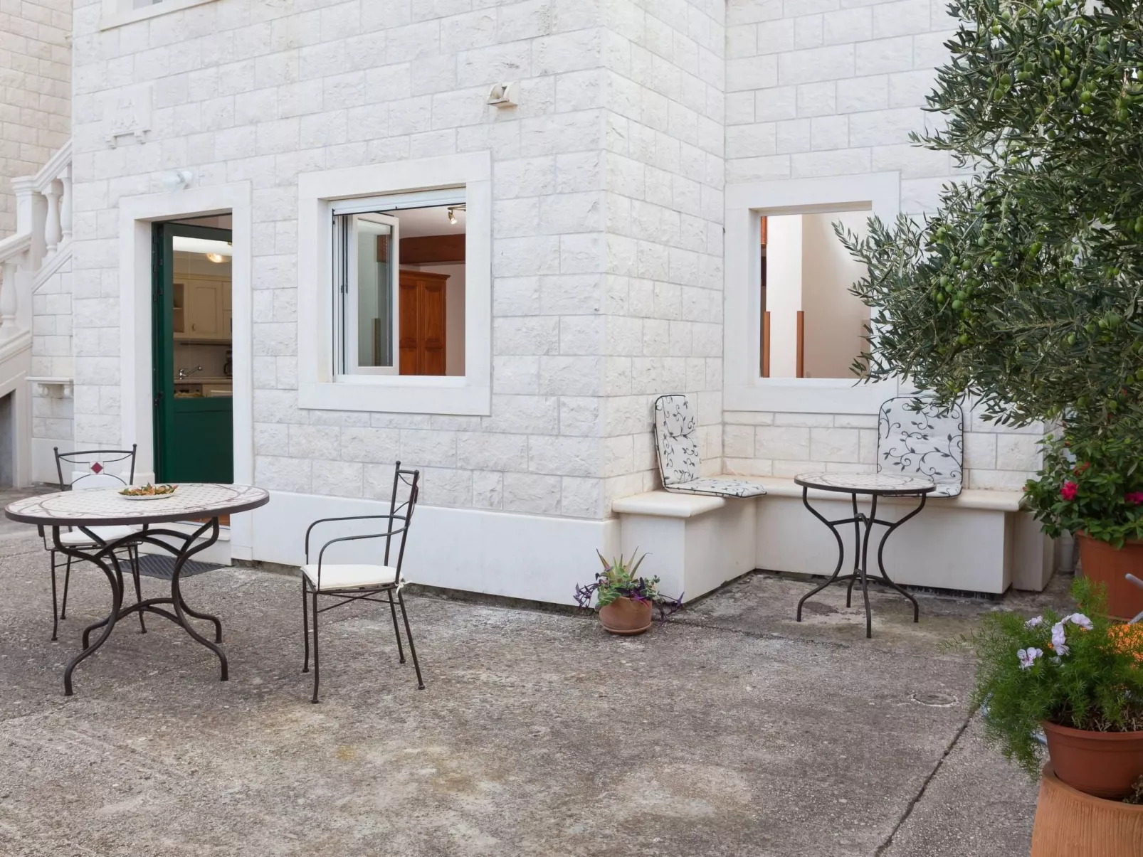 Luxuriöses Studio-Apartment mit Terrasse-Outside