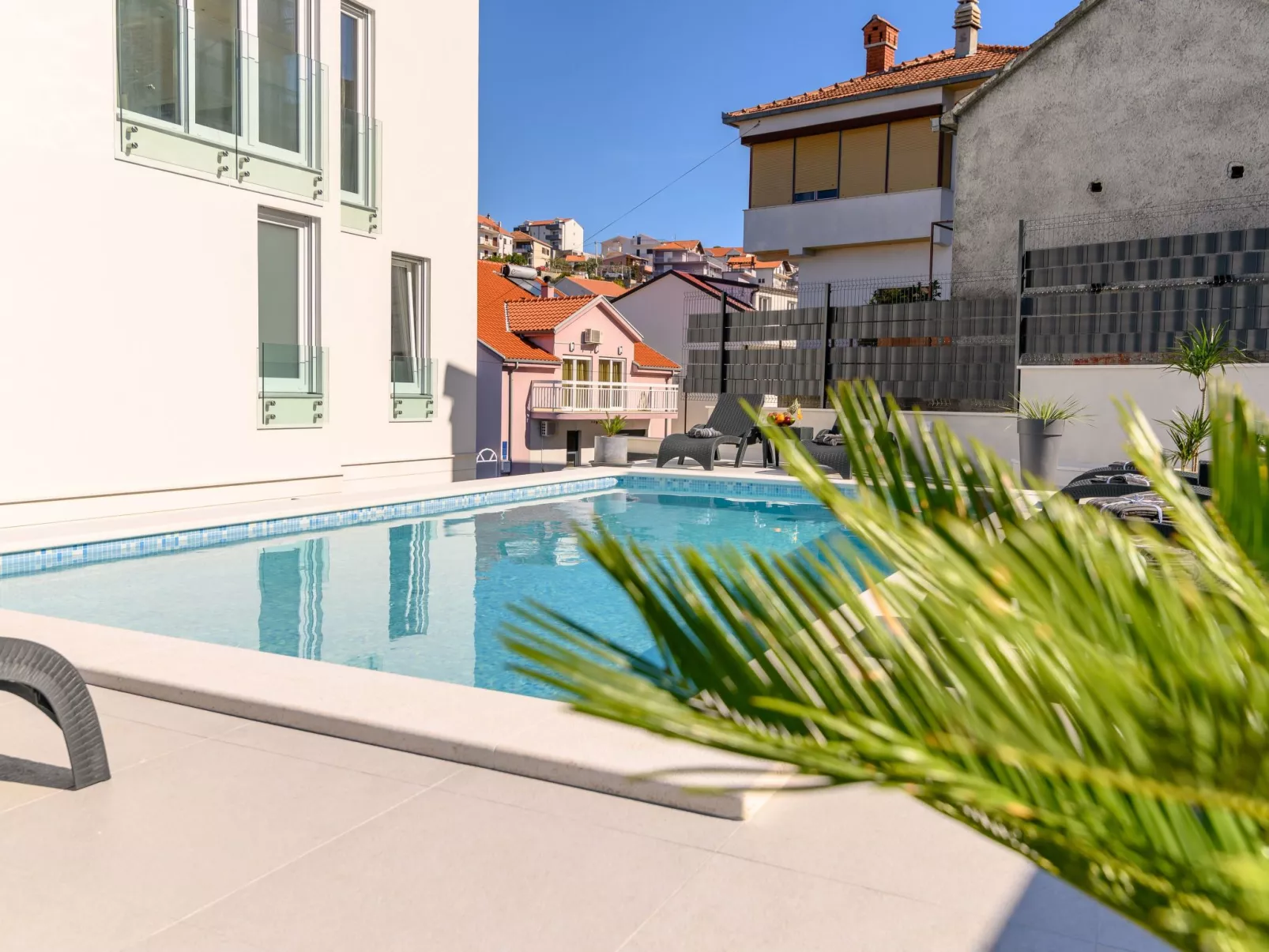 Luxuriöse Ferienvilla mit privatem Pool-Dehors