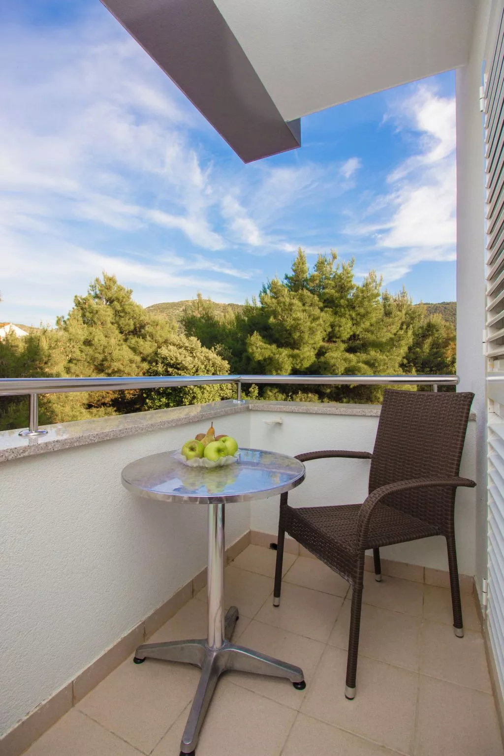 Mit Blick auf das Wasser-Outside