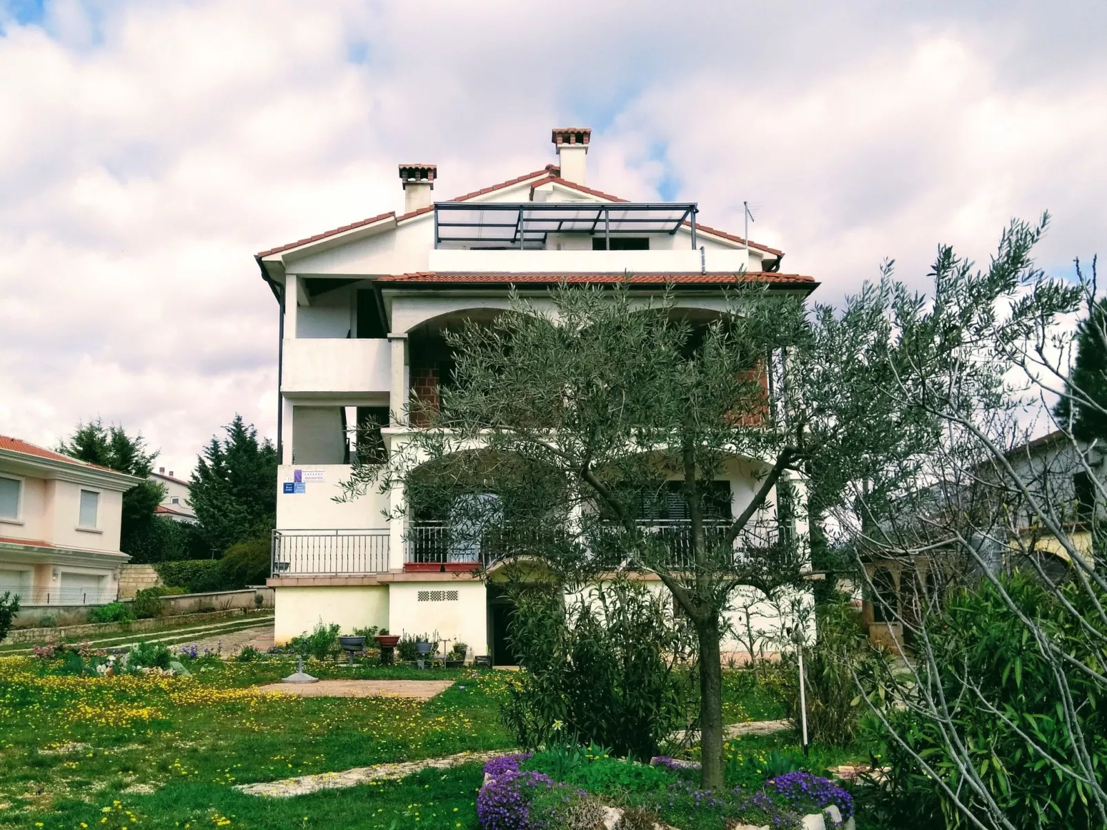 Anwesen "Krasno" mit Terrasse