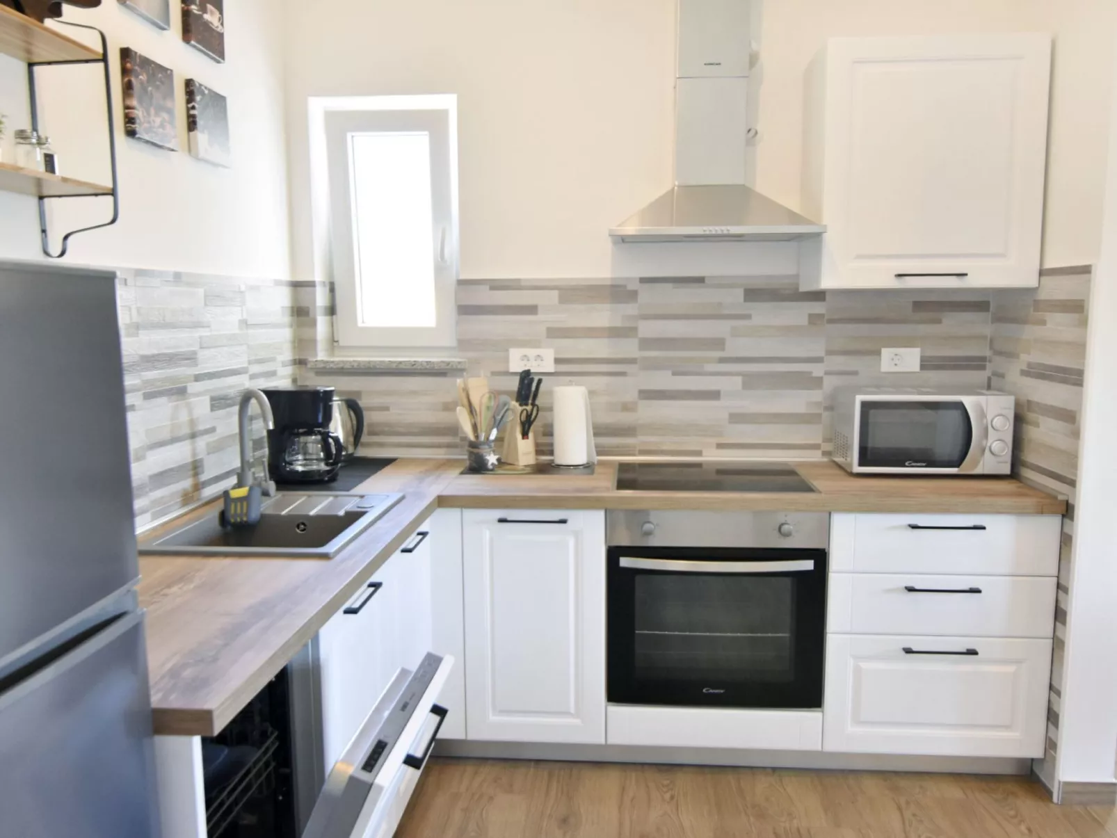 Apartment 2 in einer neuen Villa mit Pool in ruhiger Lage-Inside