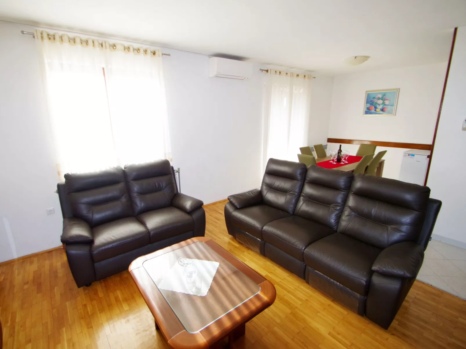 Mit privatem Pool und Garten-Dedans