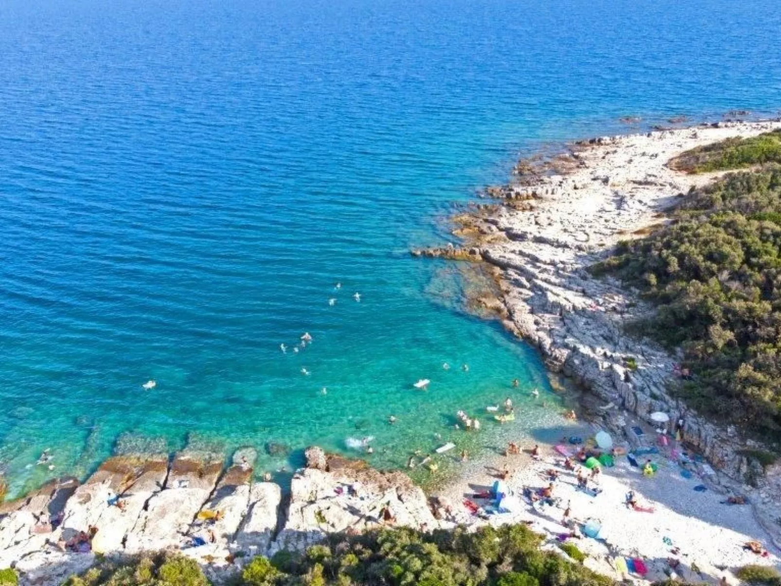 In Rakalj mit privatem Parkplatz-Draußen