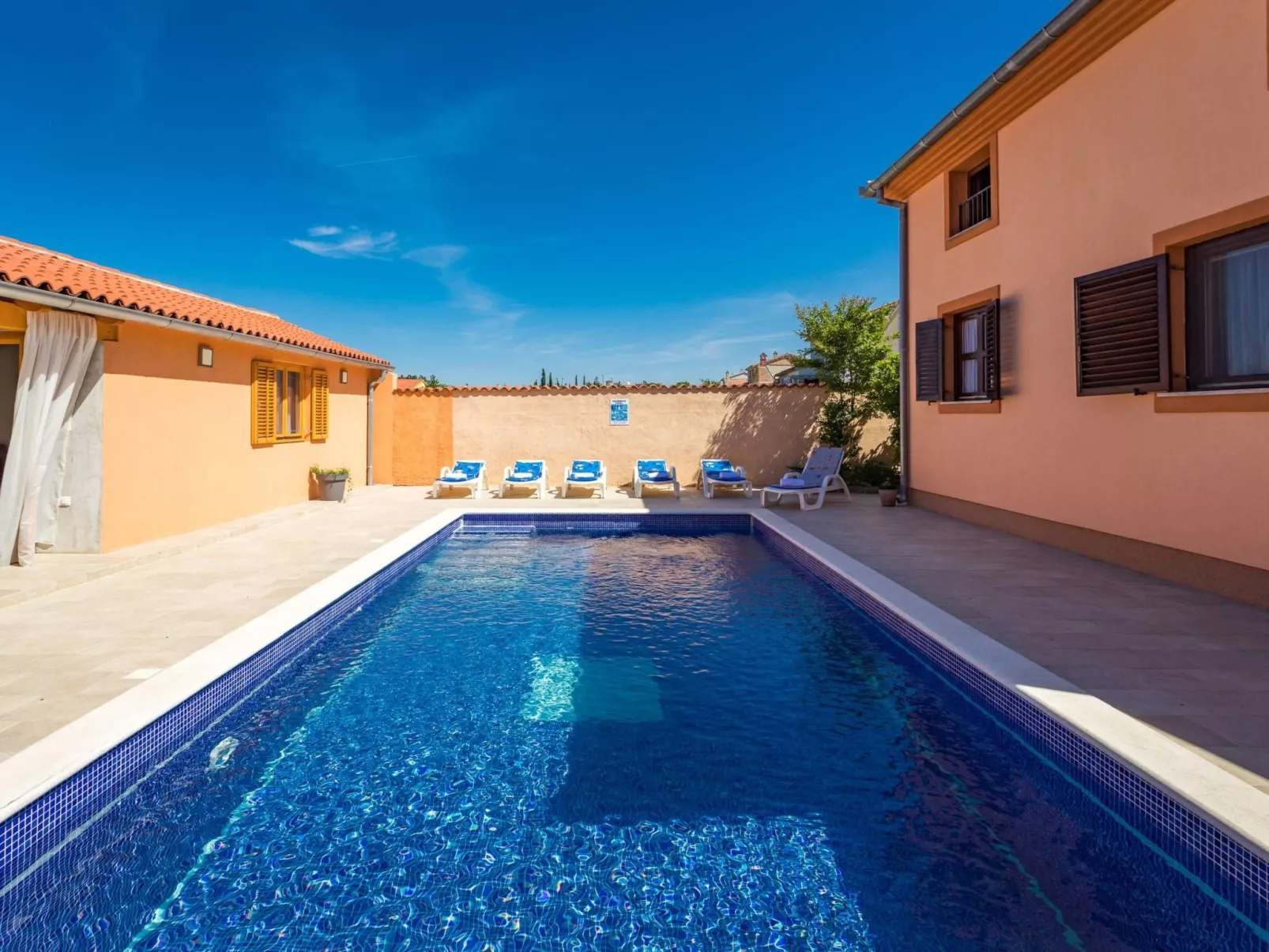 Ferienvilla "Ena"-Draußen