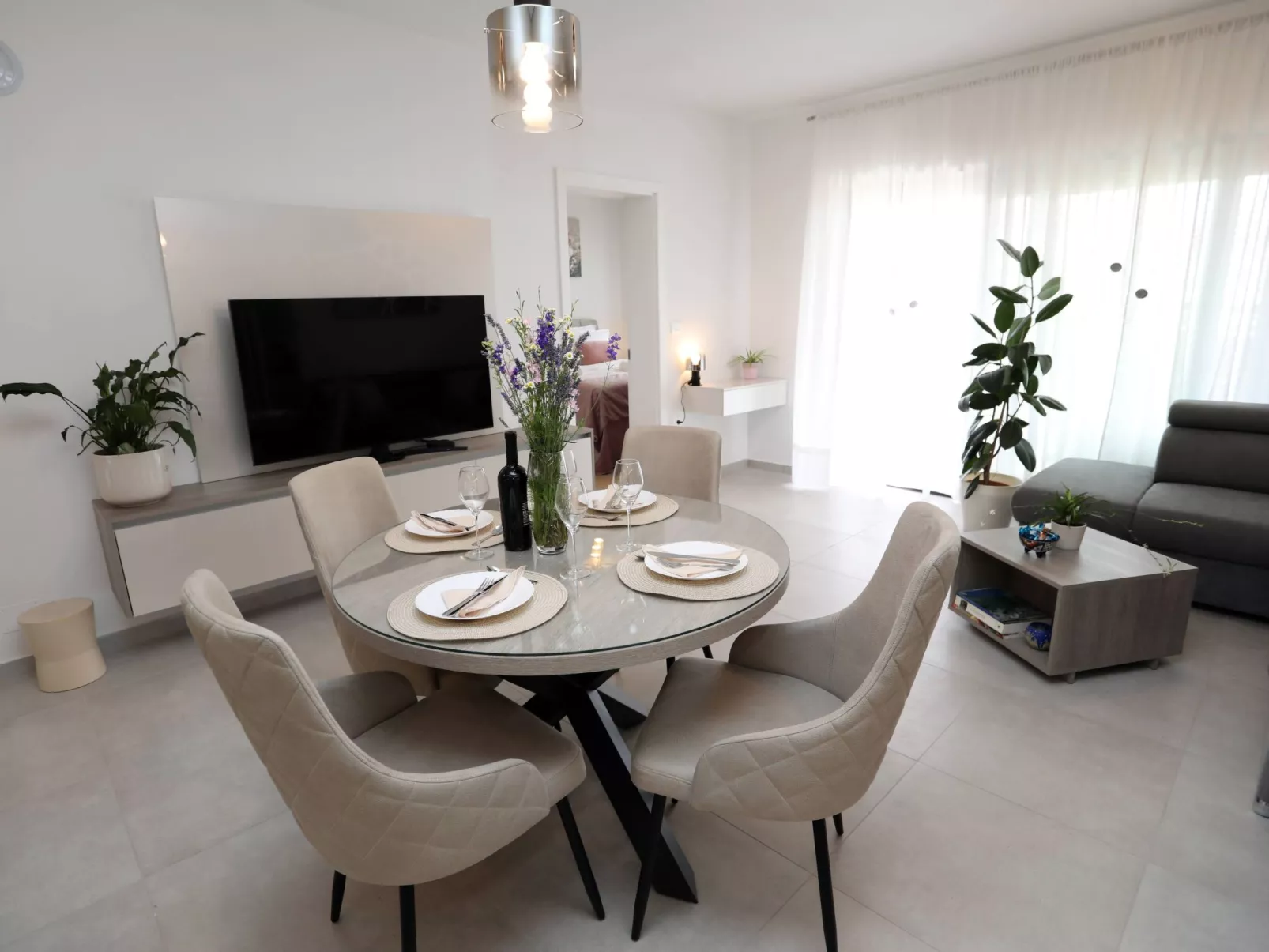 Luxus-Appartement mit Jacuzzi, Parkplatz und Garten-Inside