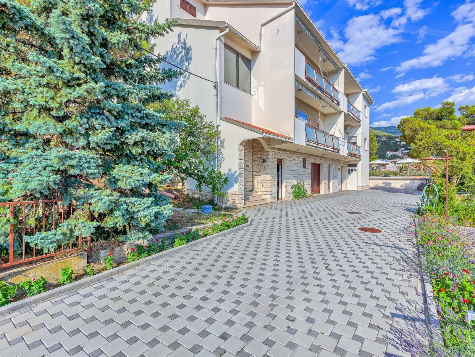 "Villa Rock" mit Blick auf das Wasser-Draußen