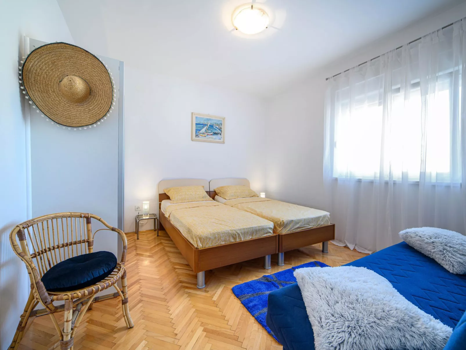 Wohnung mit Blick auf das Wasser-Drinnen