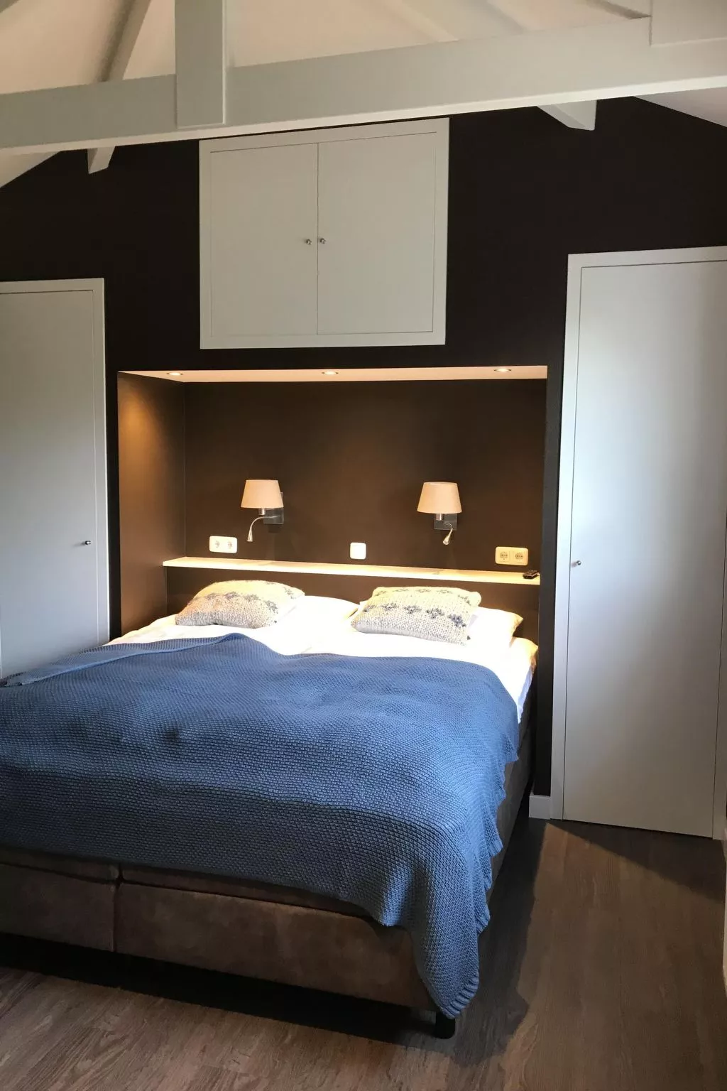 Mit Außen-Sauna und Außen-Whirlpool-Dedans