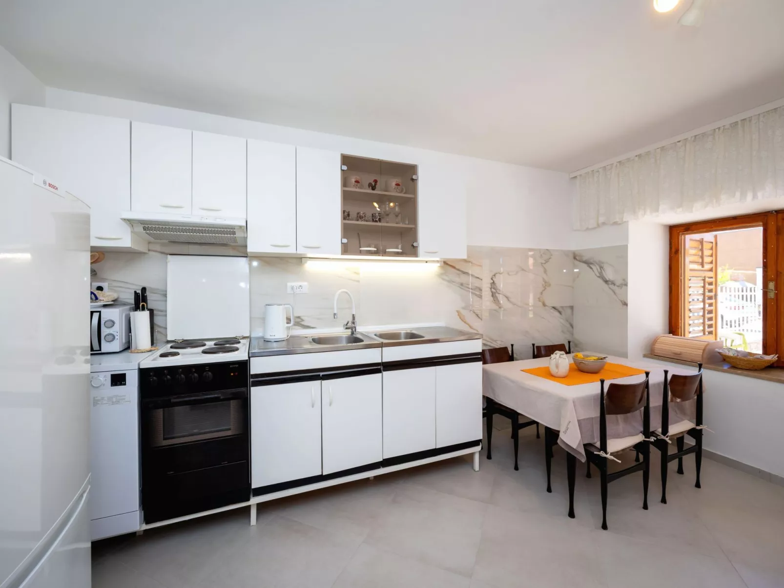 Maric mit Terrasse und Balkon-Dedans