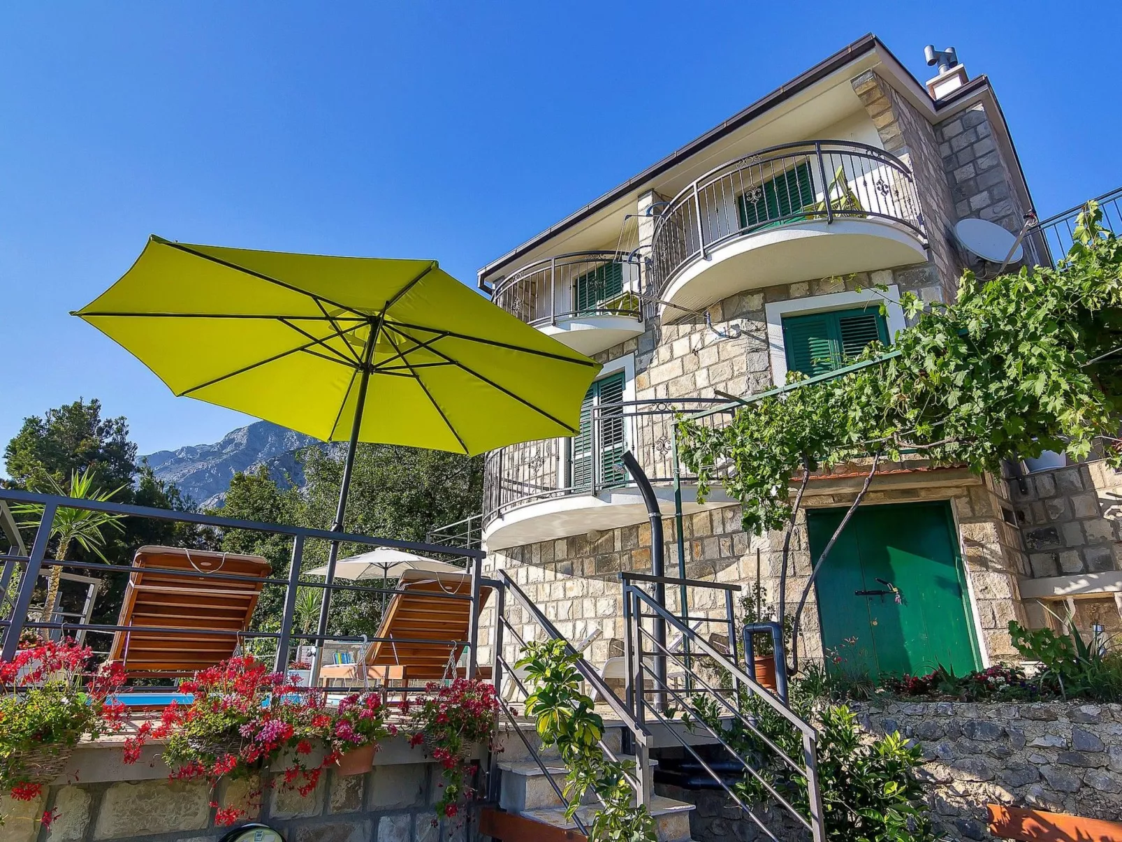 Renoviertes Ferienhaus in Tučepi mit Privatem Pool-Draußen