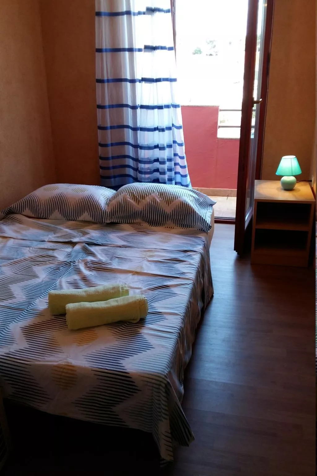 Ema erste Etage mit offener Terrasse-Inside