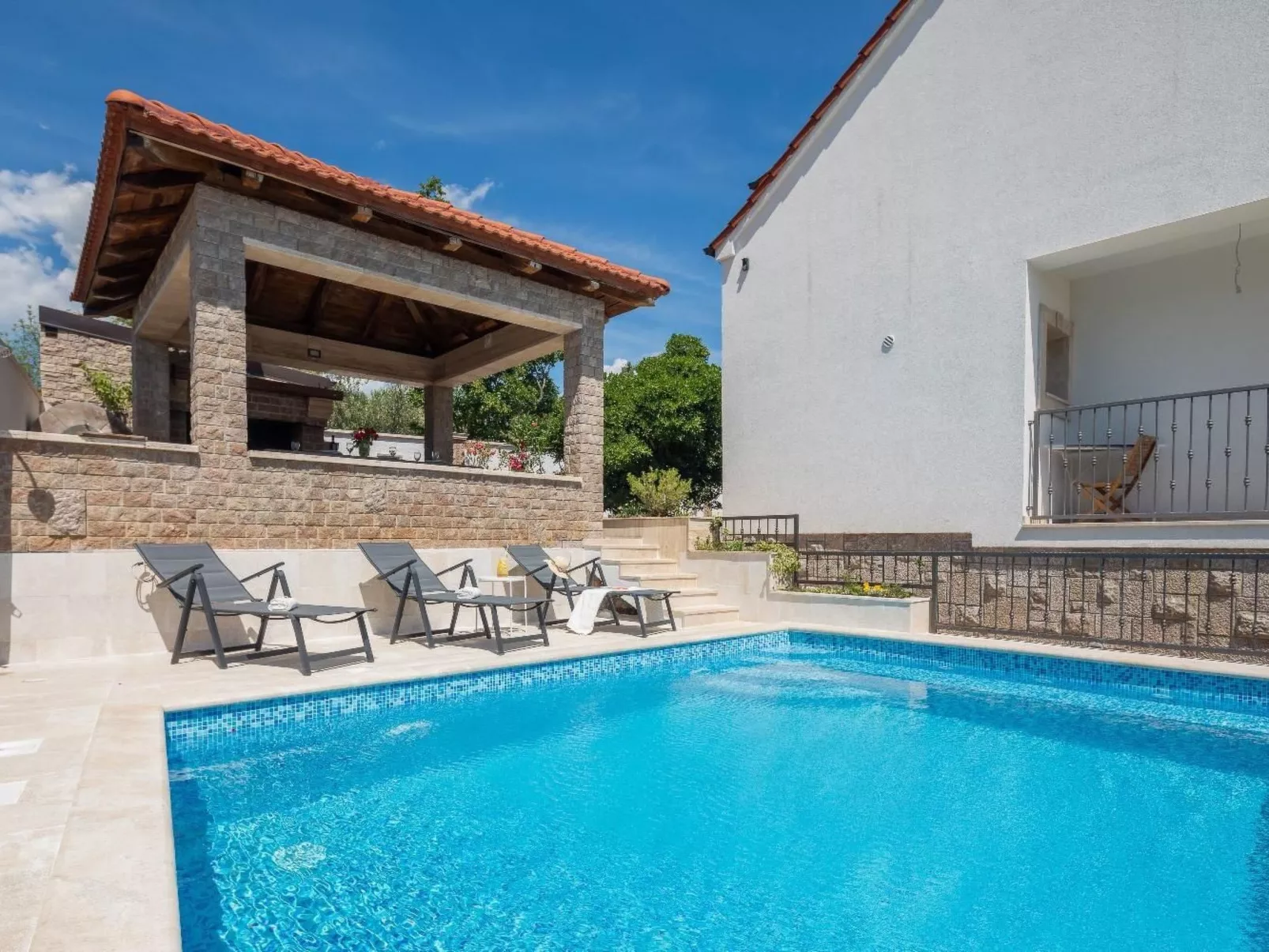 Rustikale Ferienvilla Pomalo-Dehors