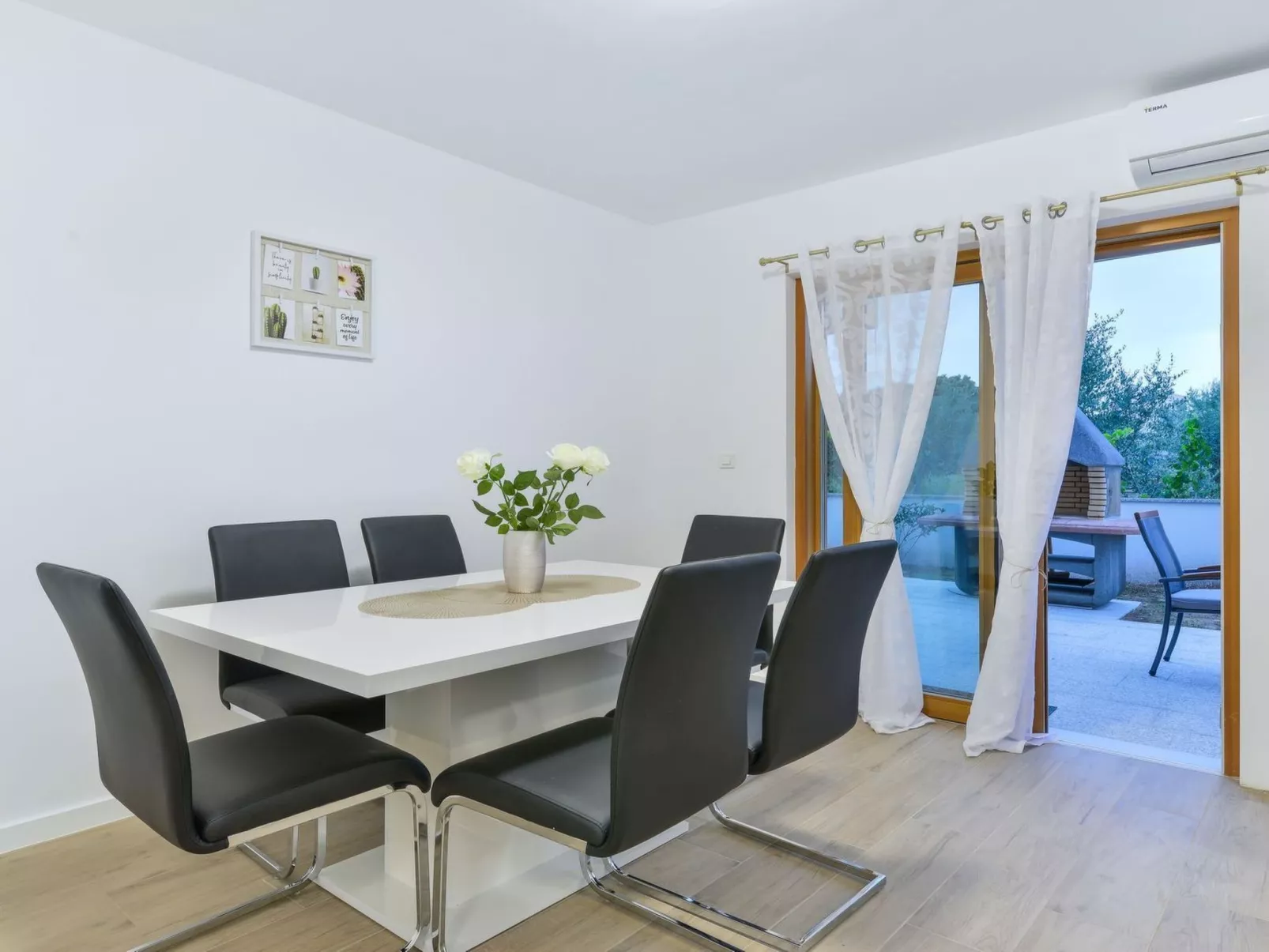 Villa mit Dachterrasse und Pool - Agentur TA Leut-Drinnen