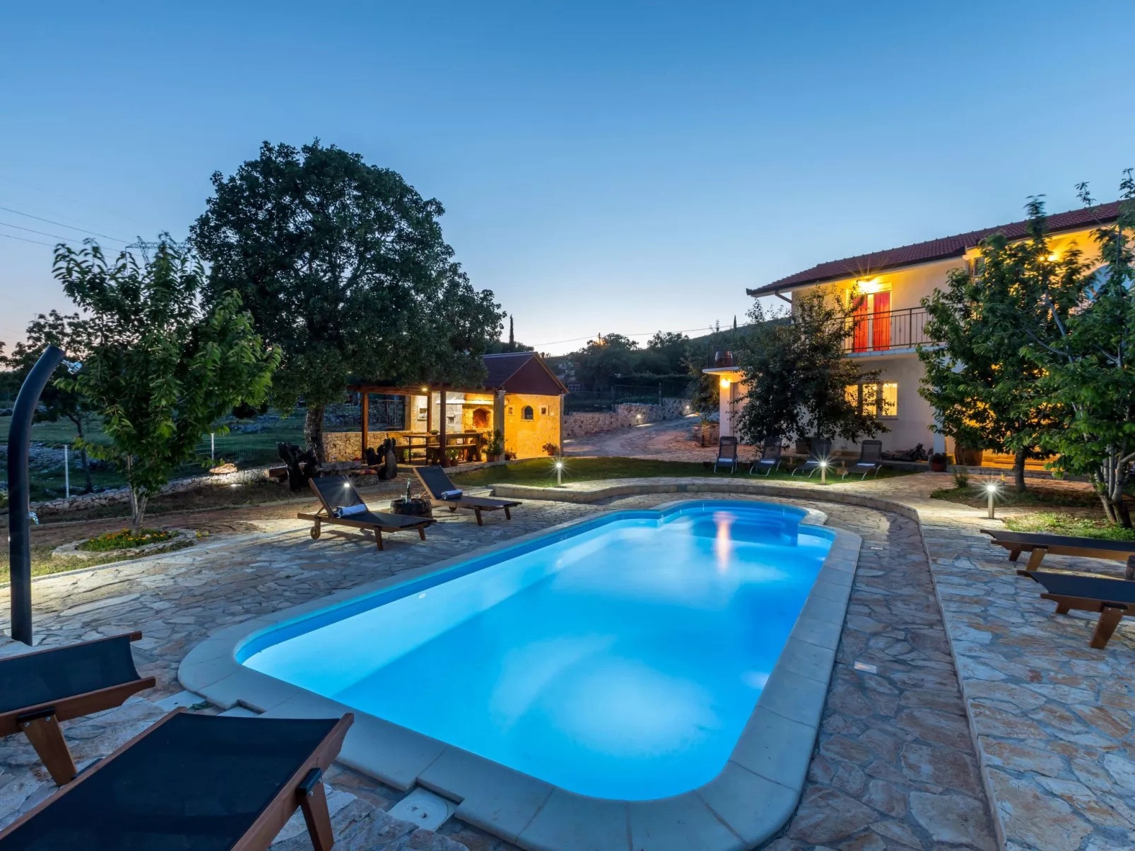 Villa Podrugovi Dvori mit Pool-Dehors