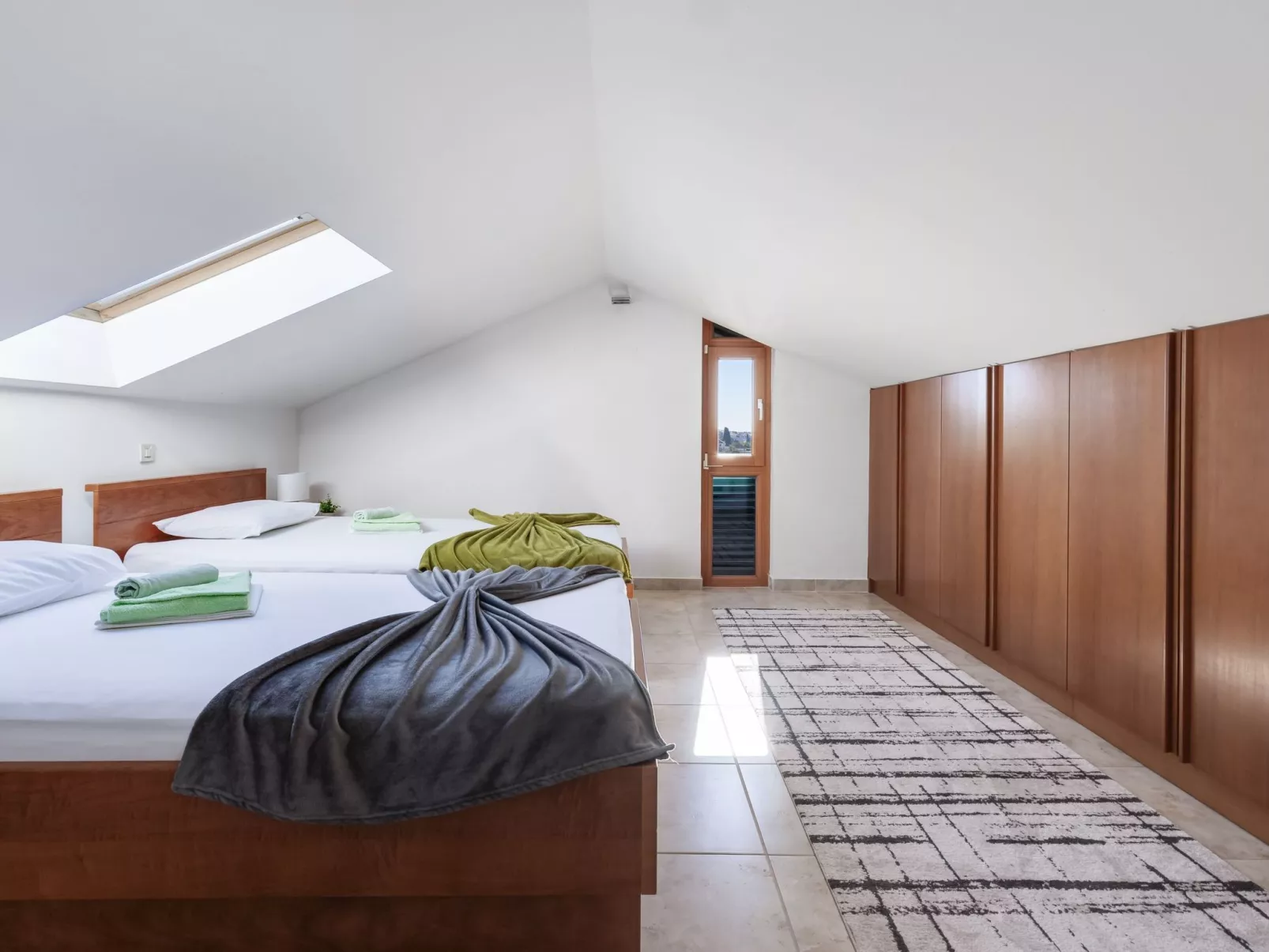 Luxuriöse Villa mit Meerblick - von TA Leut Agency-Drinnen