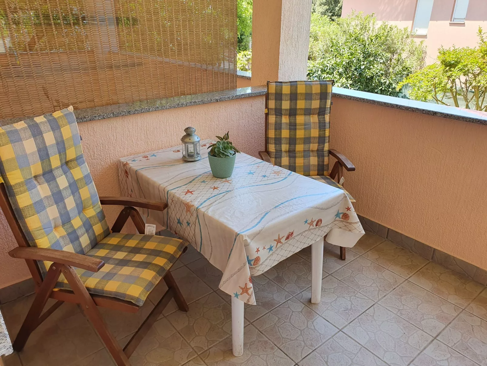 Mit privater Terrasse