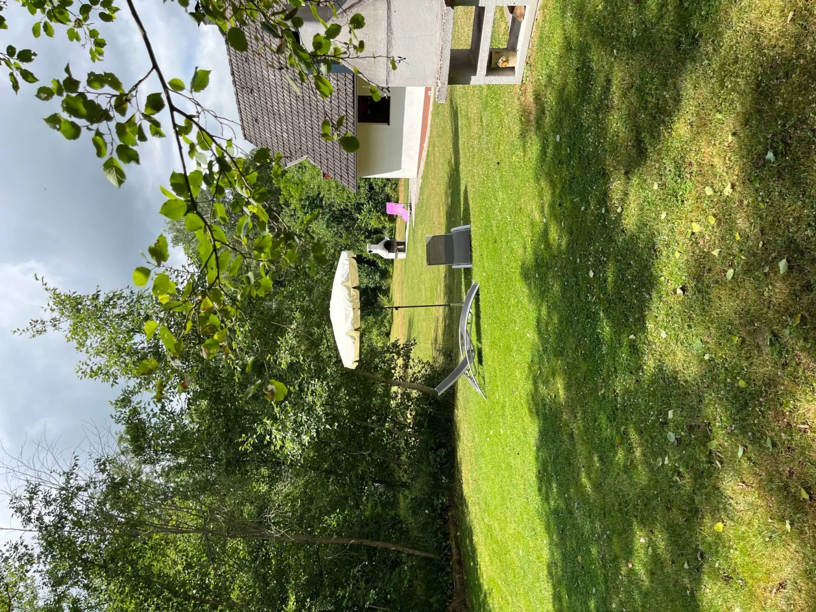 Familienfreundliches Haus mit großer Terrasse-Outside