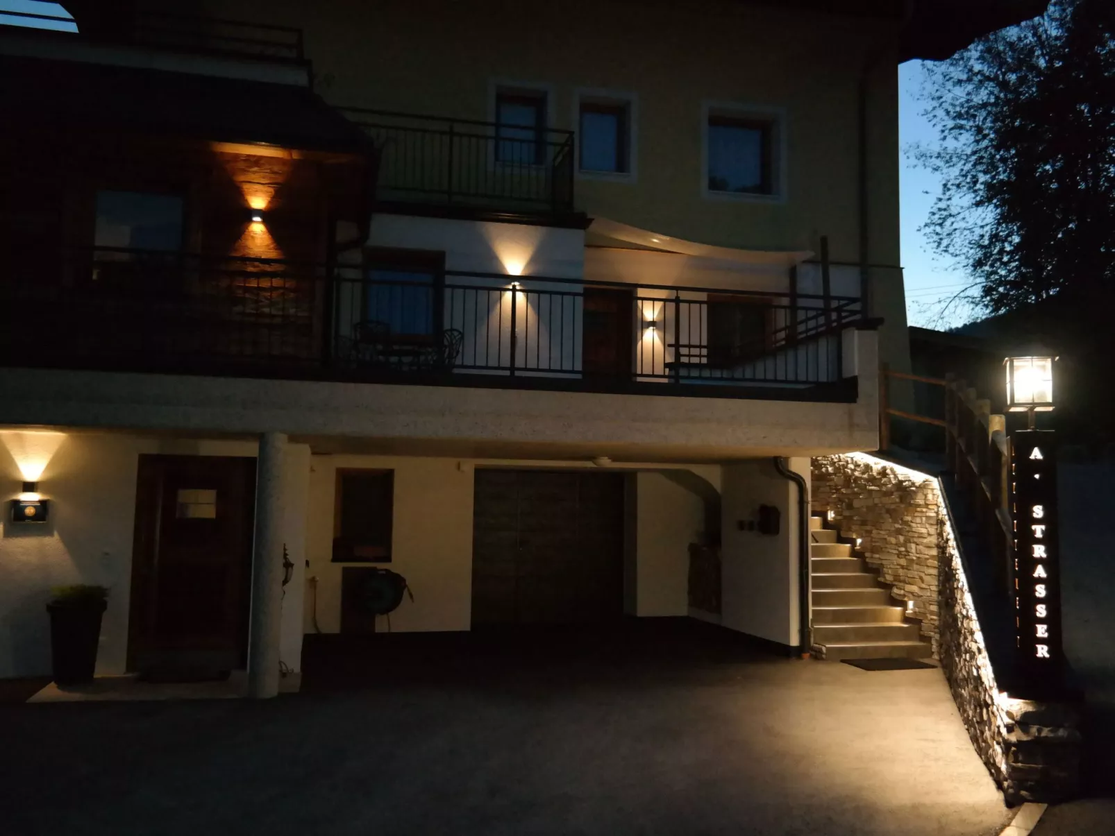 Alpine Lodge-Draußen