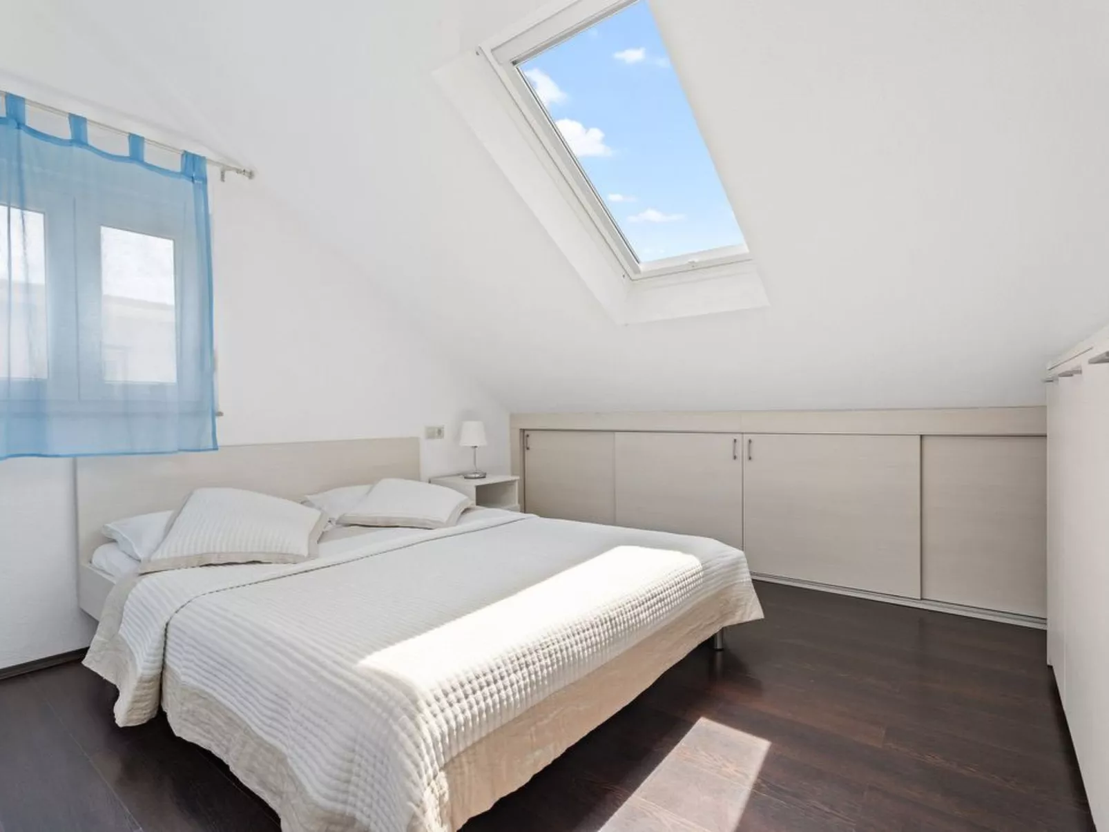 Ferienappartement mit zwei Meerblick-Balkonen-Drinnen