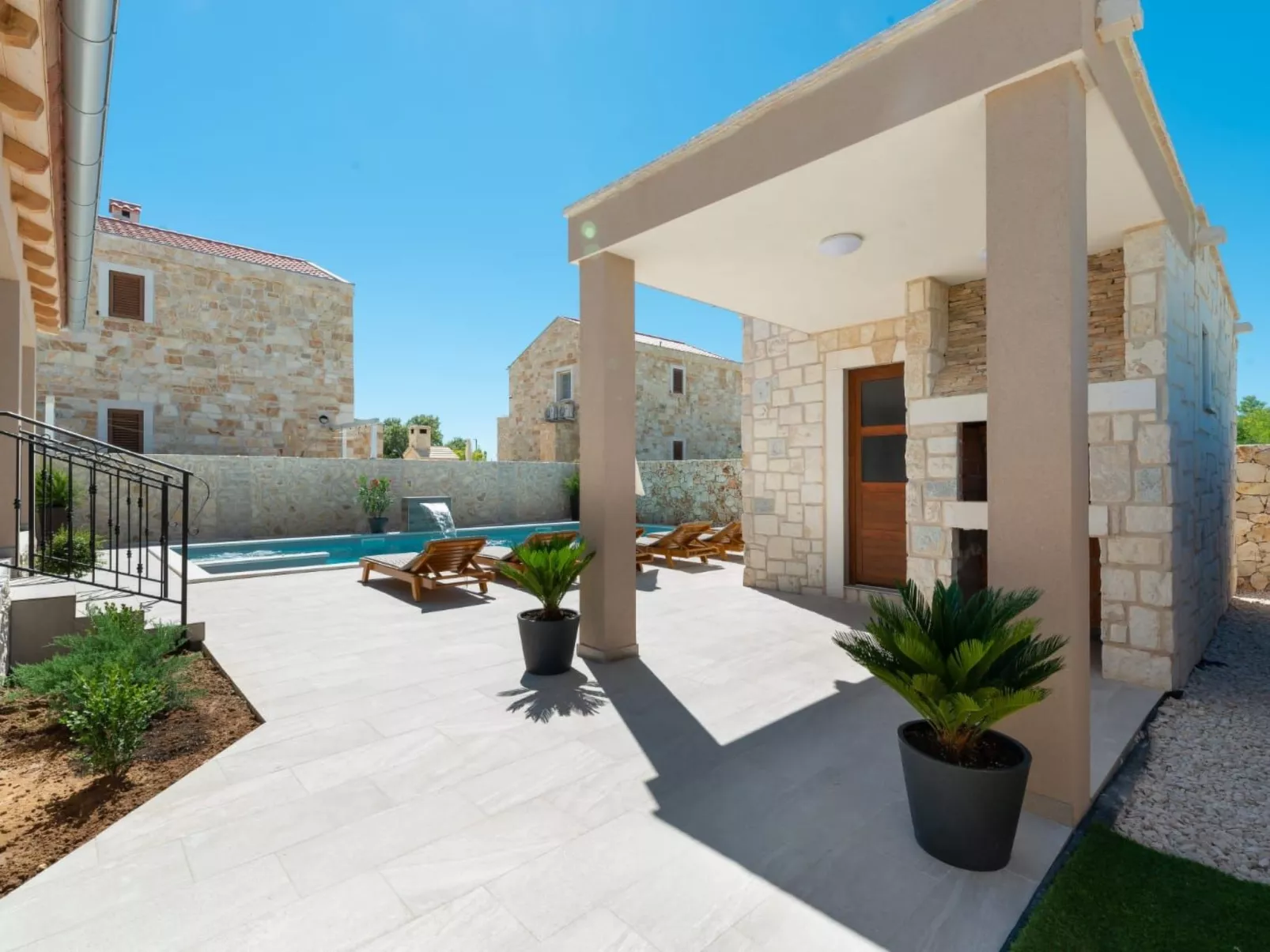 Villa Vid 03 mit beheiztem Pool -TA Leut Agency-Dehors