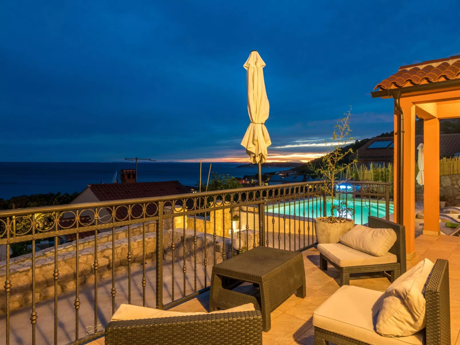 Exklusive und stilvolle Meerblick-Inselvilla-Inside