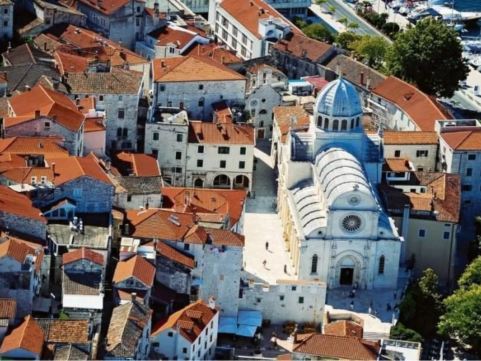 Appartement mit Balkon-Outside