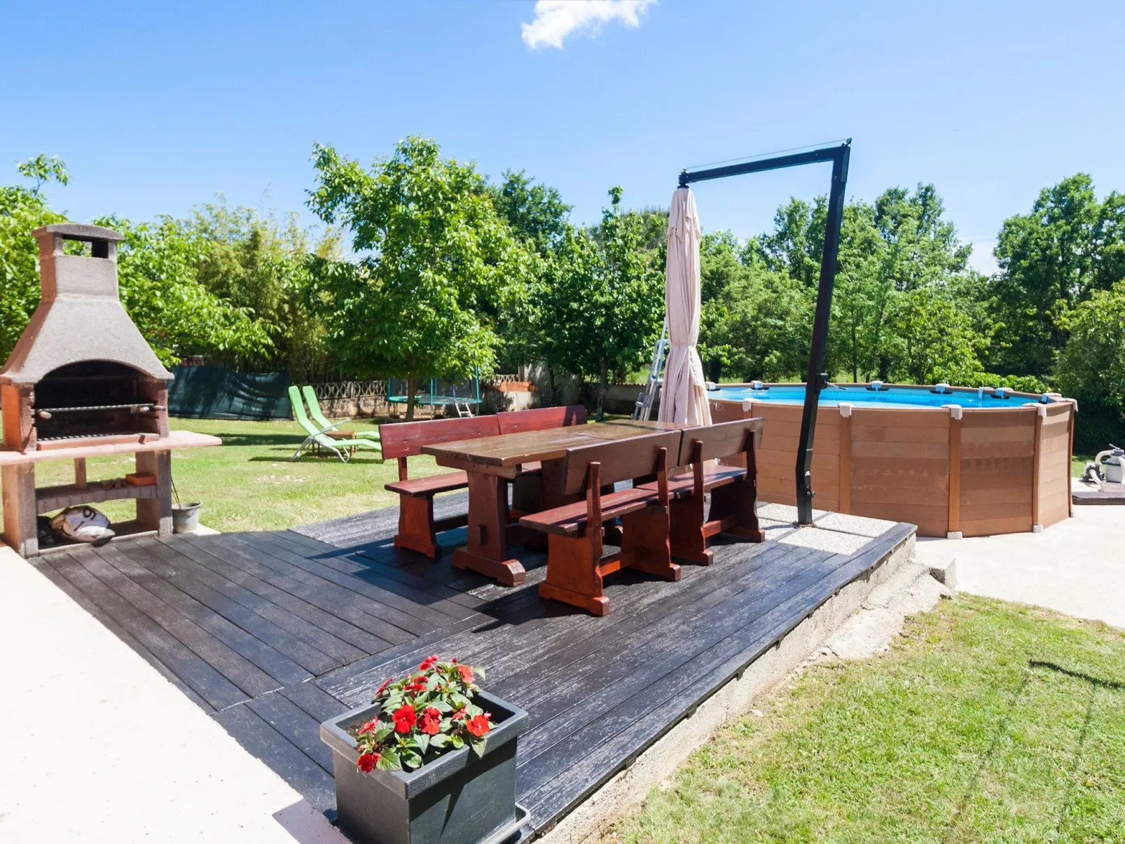 Vollständig freistehendes Haus mit schönem Garten