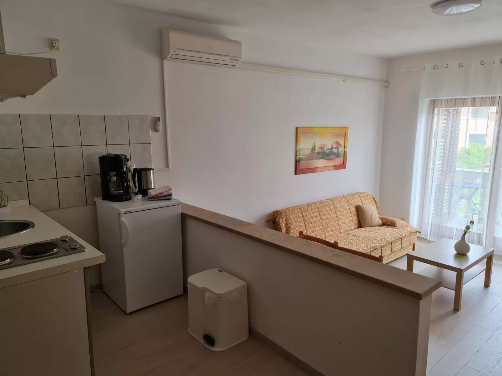 Appartement mit Balkon-Inside