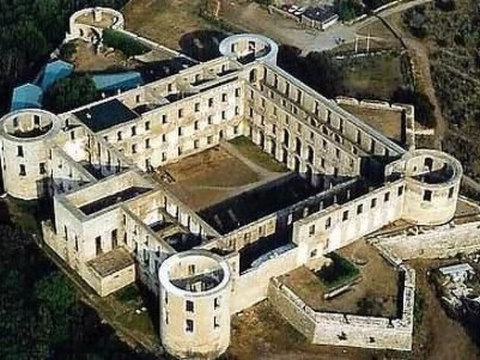 In Drag mit Möblierter Terrasse-Draußen