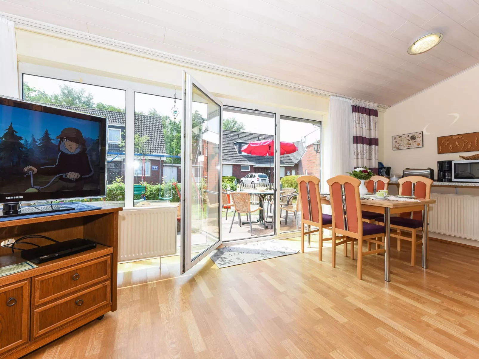 Strandnahes Ferienhaus mit Kinderspielplatz-Dedans