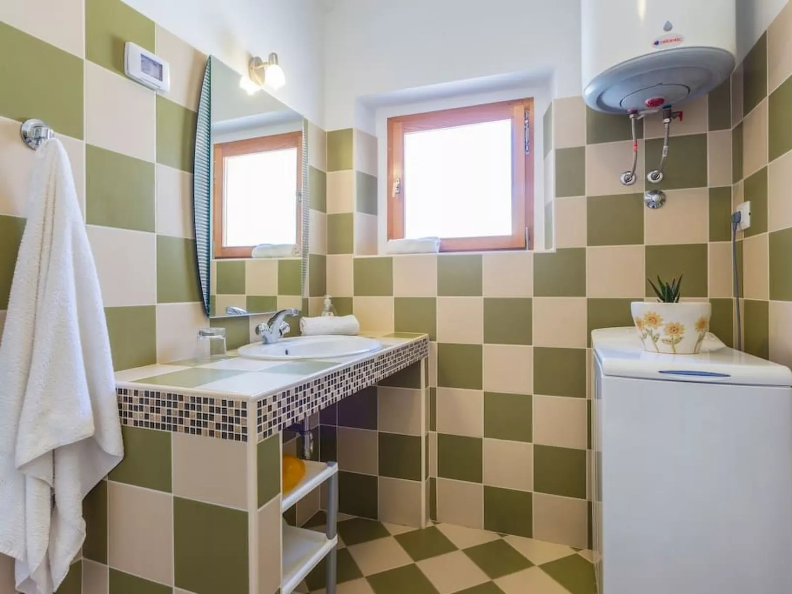 Modernes Ferienhaus in Vadreš mit Privatem Pool-Dedans