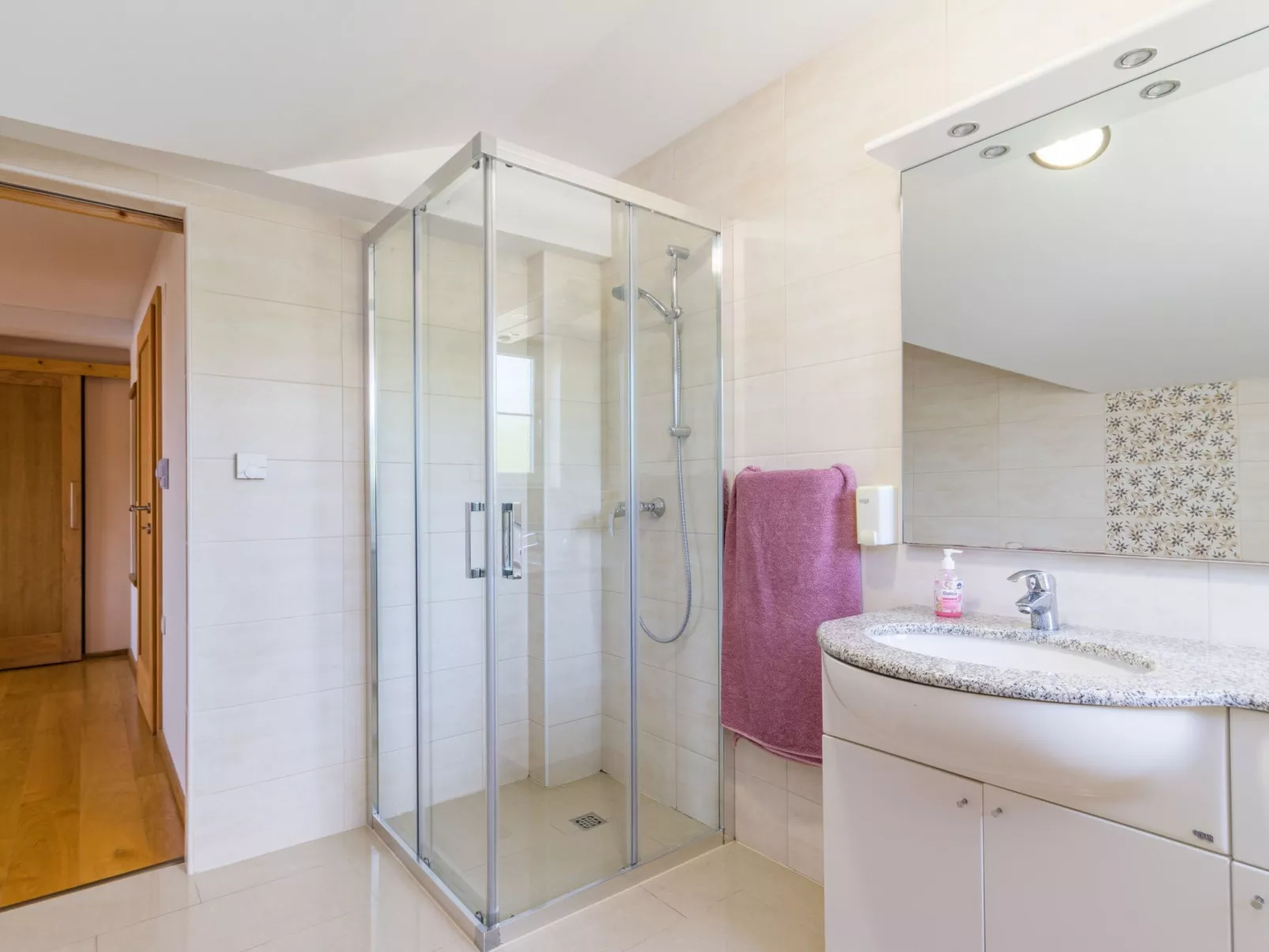 Villa Krase mit Pool-Drinnen