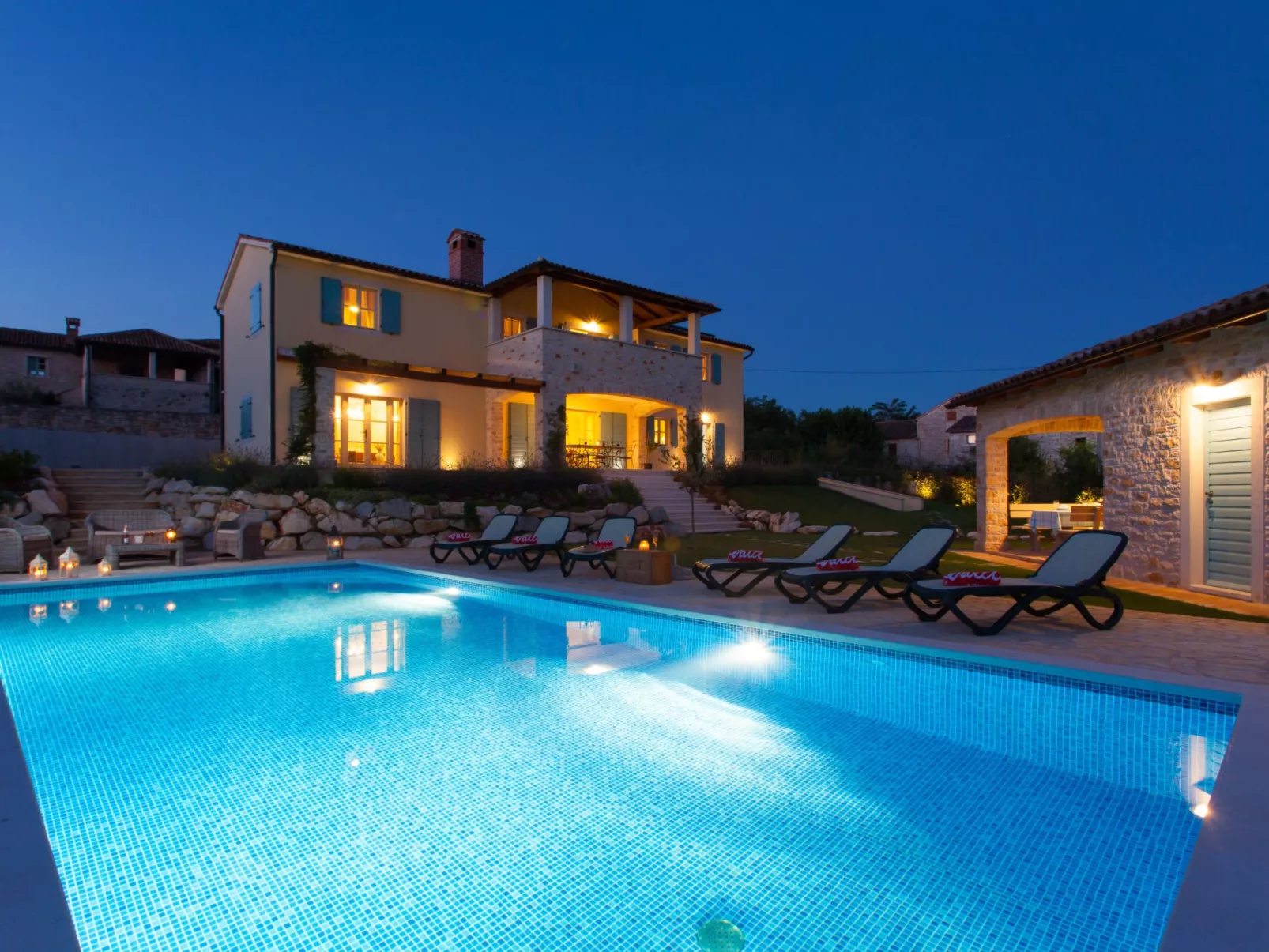 Luxusvilla "Azzurra" mit beheiztem Pool-Outside