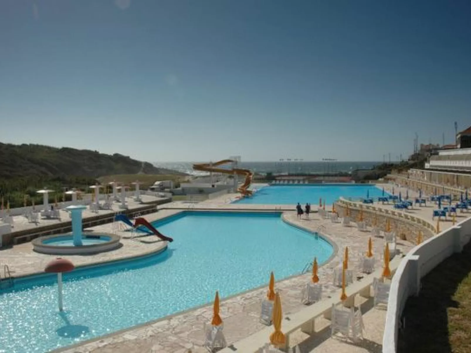 Schöne Wohnung in Azenhas Mar mit großem Garten-Draußen