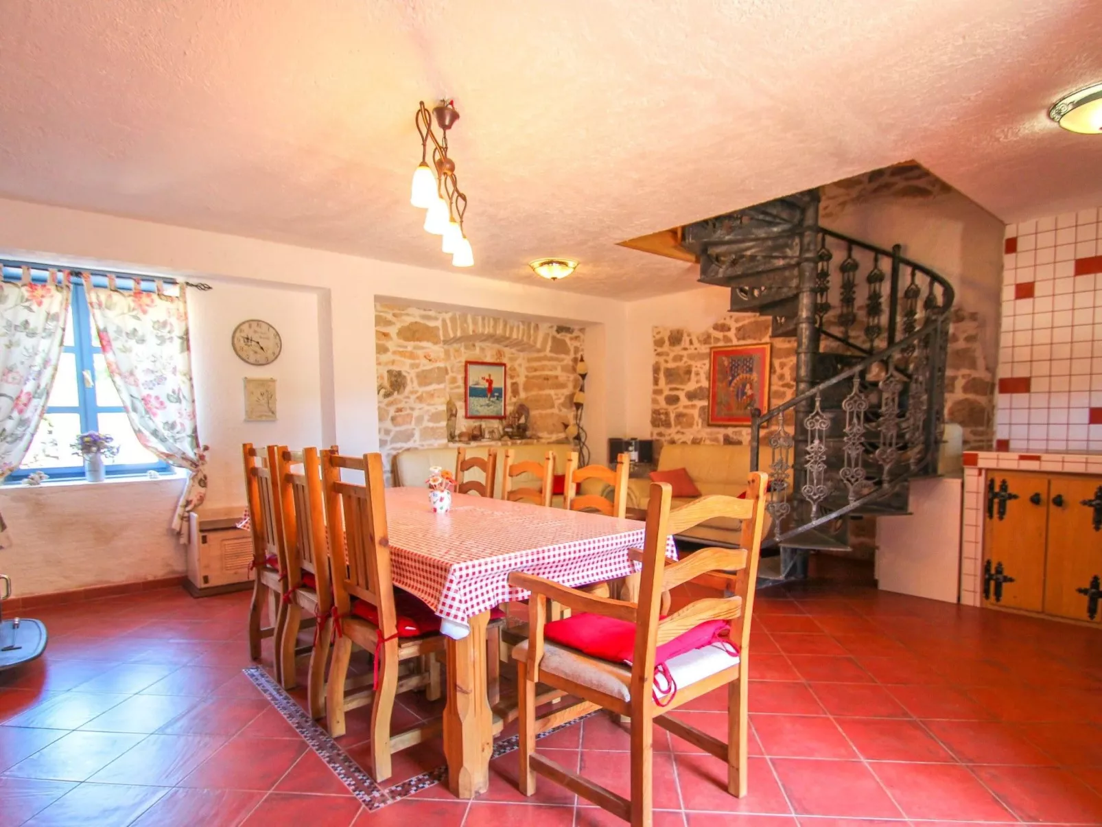 "Casa Daniela" mit Terrasse-Dedans