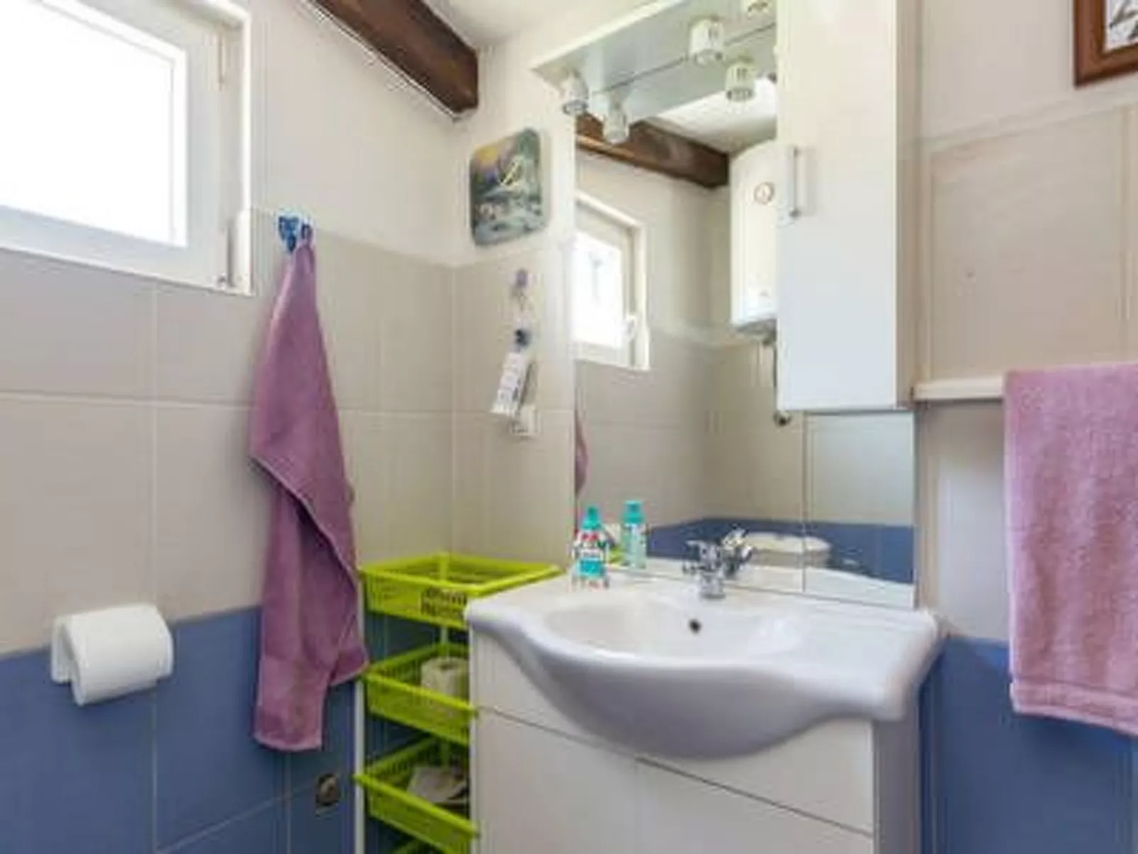 Hütte mit Garten, Grill und Terrasse-Inside