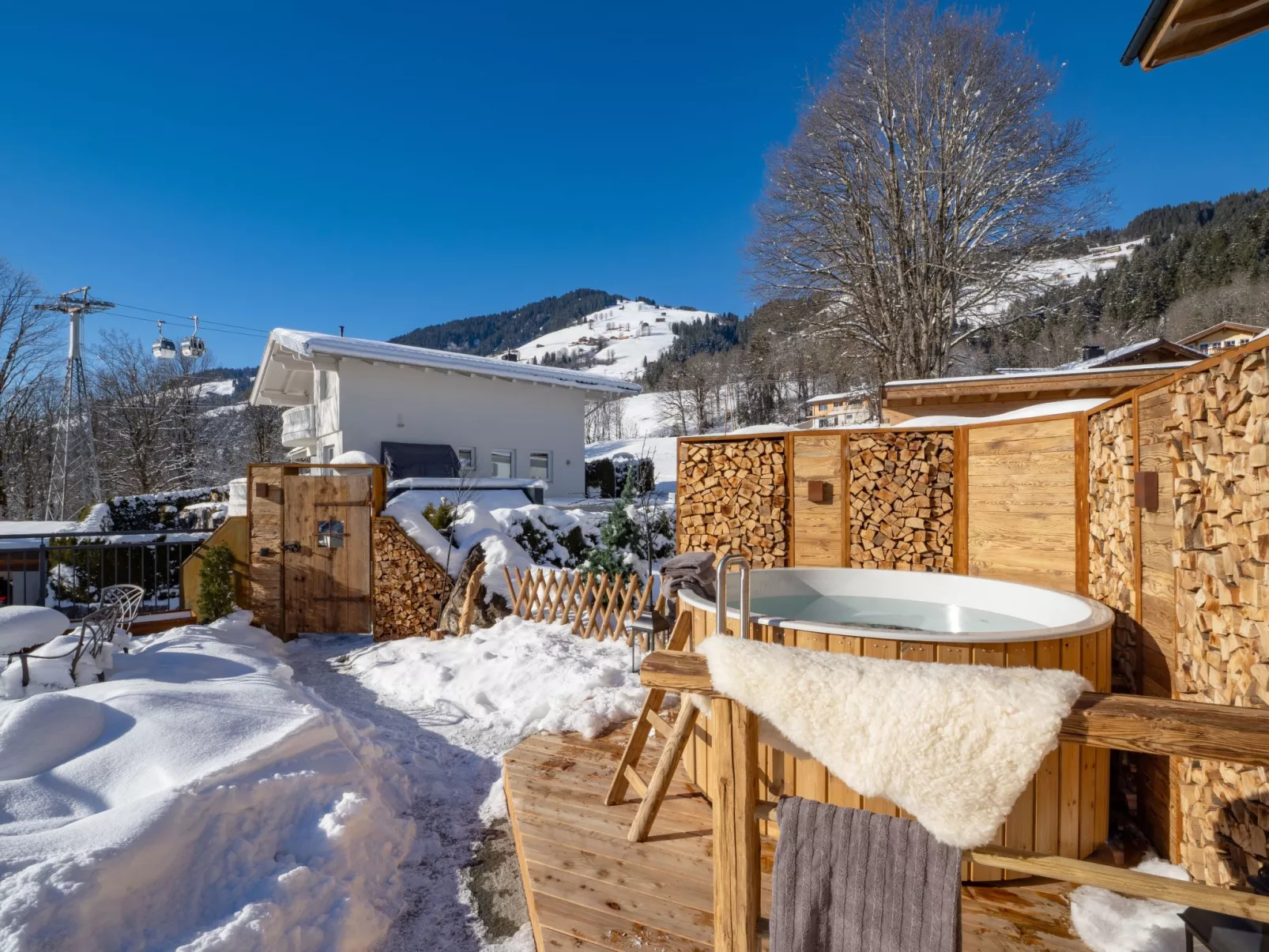 Luxuriöse Ferienwohnung mit Terrasse-Dedans