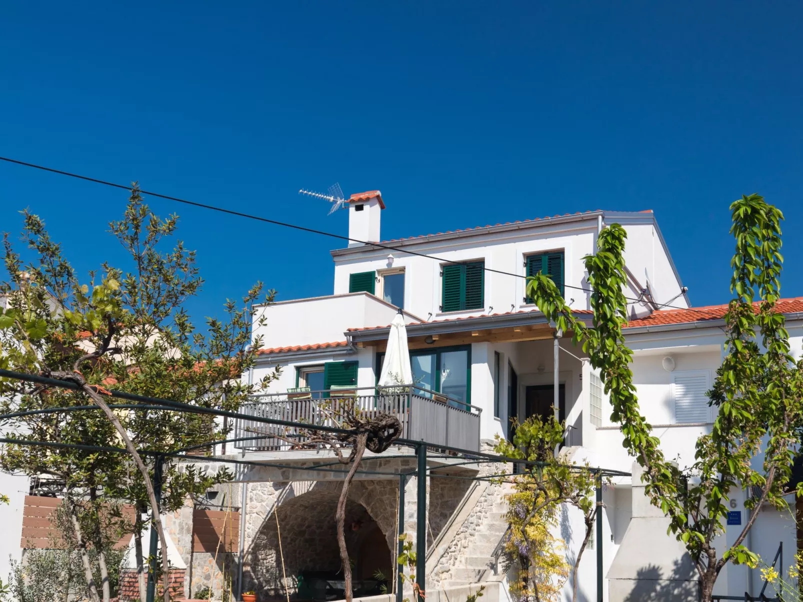 Mit Garten, Grill und Terrasse-Outside