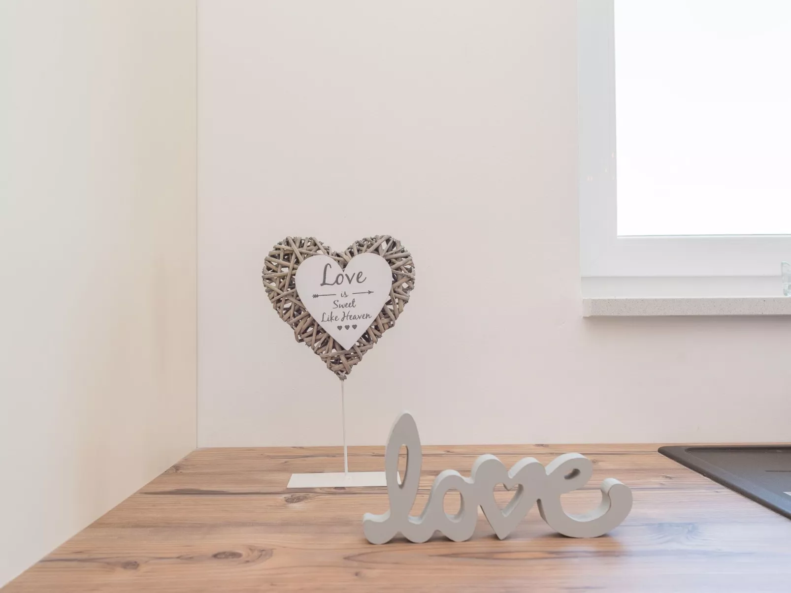 "Ena" mit Blick auf das Wasser-Drinnen