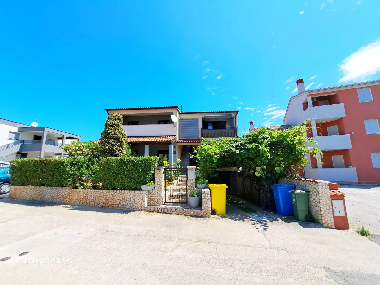 "Blue", Valbandon-Draußen