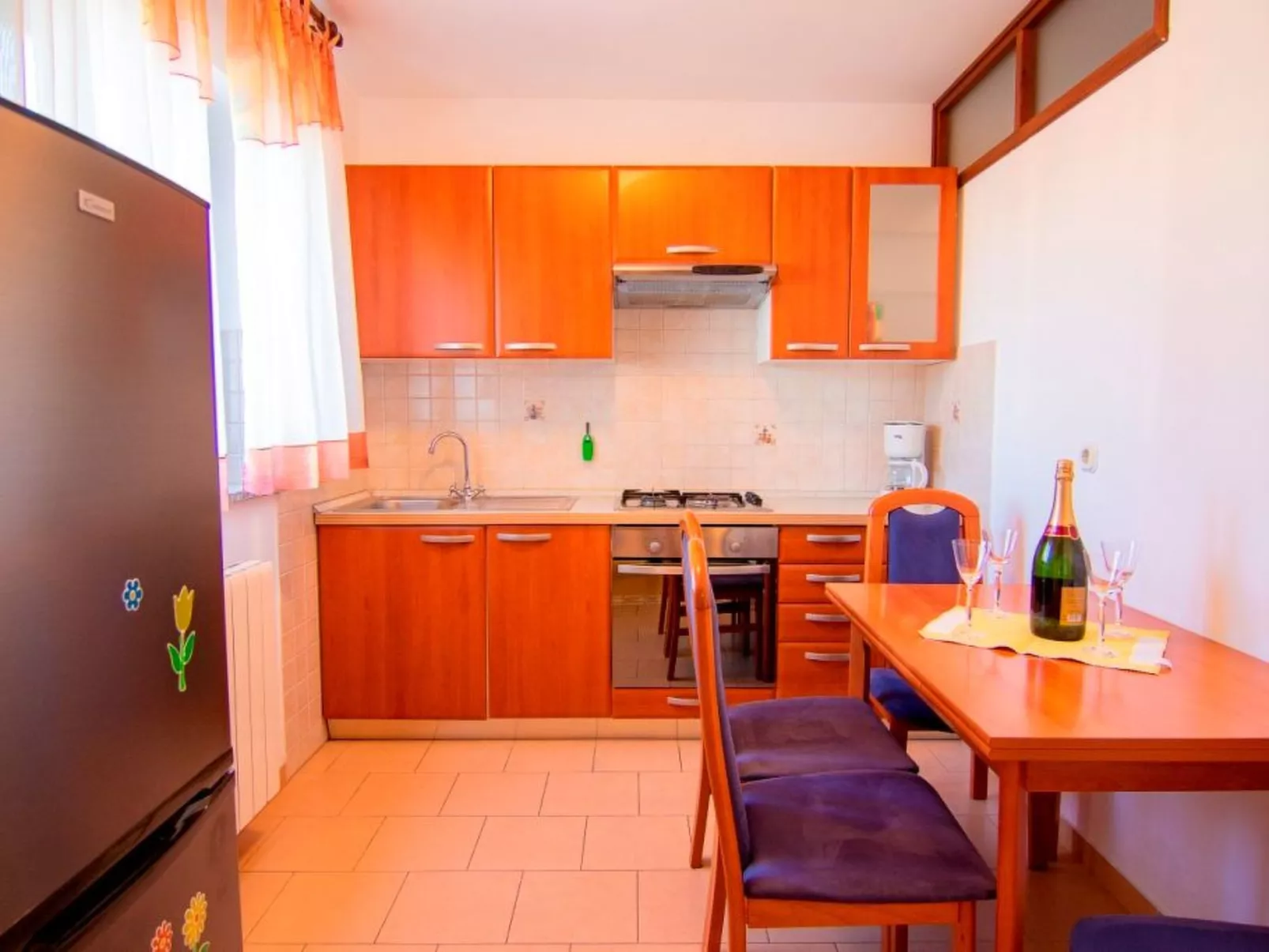 In Stinjan, 600m vom Strand entfernt-Drinnen