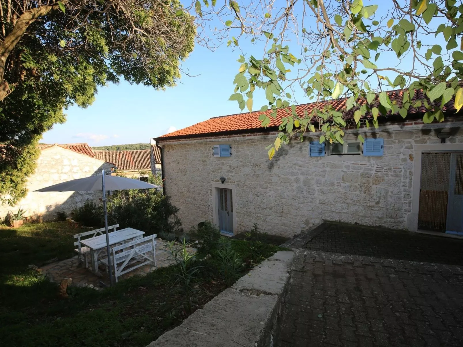 App Nirvana mit Garten in der Altstadt von Vrsar