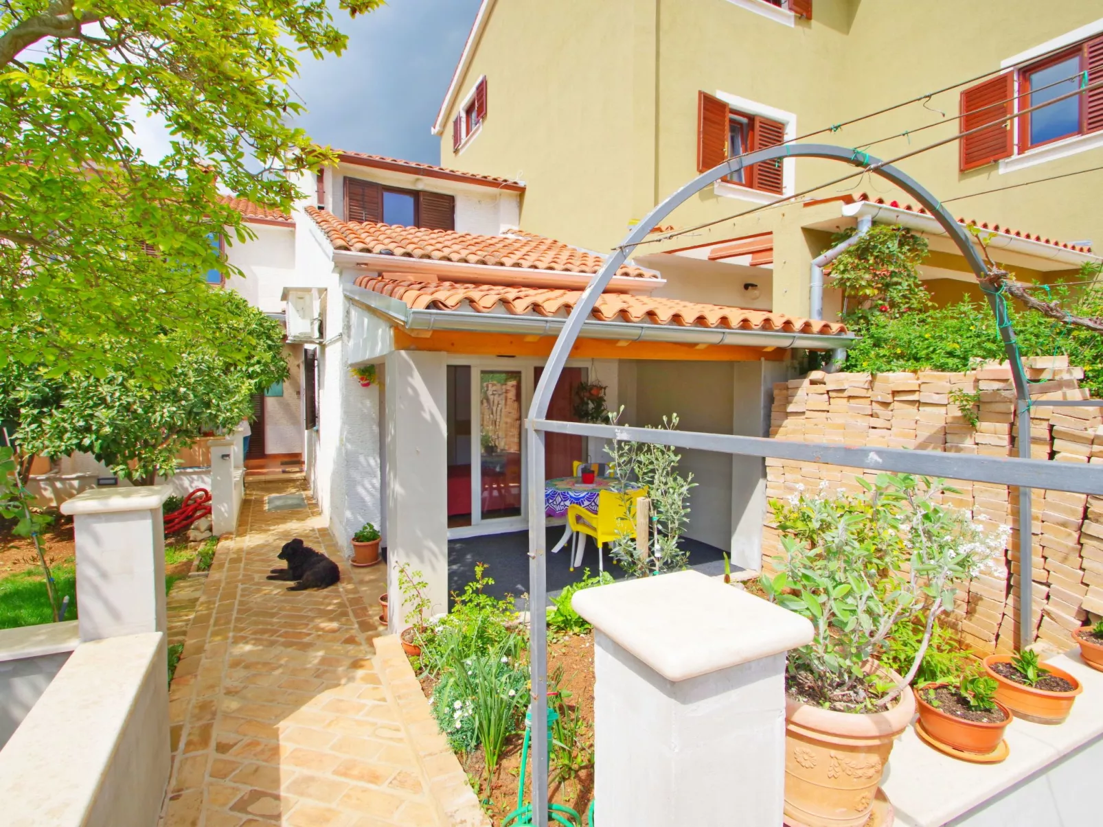 Studio "Goga" mit Terrasse, 800 m vom Strand entfernt-Draußen