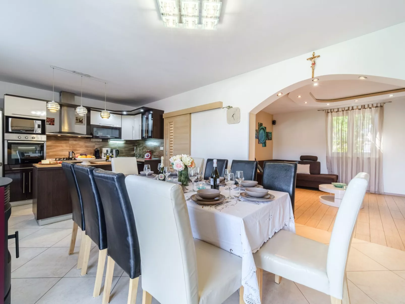 Villa Bravura-Inside