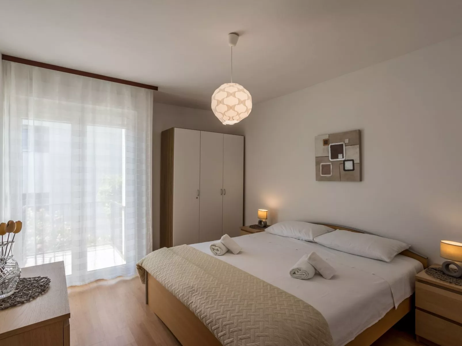 Tihana mit mediterranem Garten-Inside