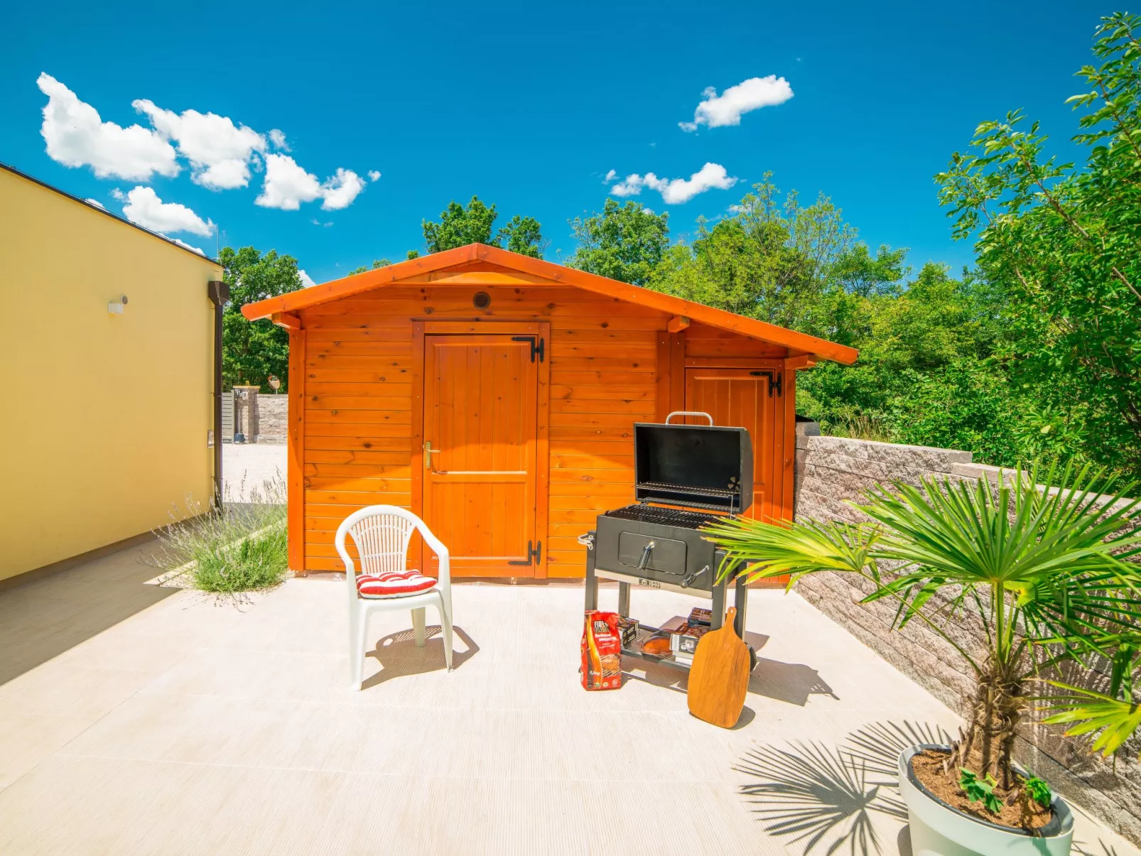 Mit Privatpool für 6 Personen-Outside