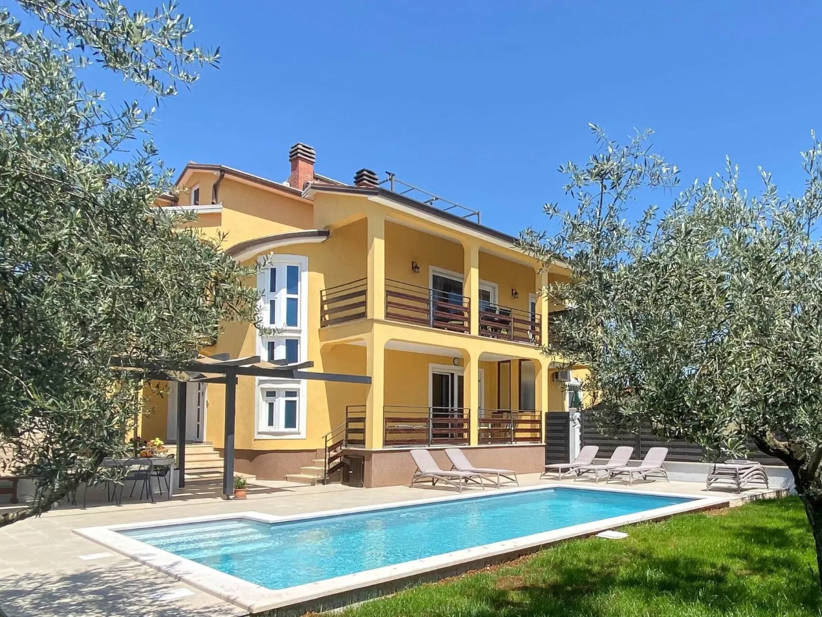 Villa "Chiara" mit privatem Pool-Outside