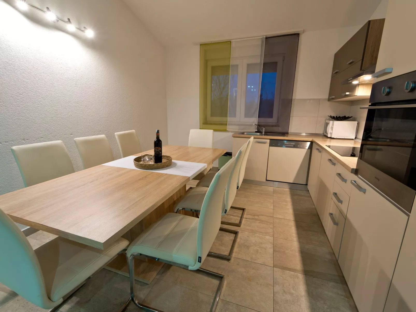 Luka mit Pool, gelegen in Pula - Inside